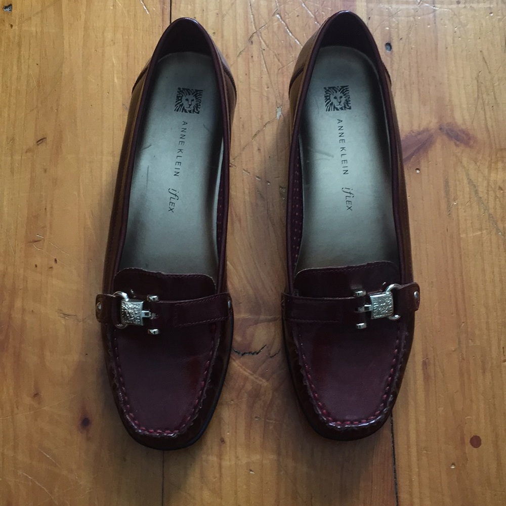 Anne Klein maroon loafers with gold embellishment